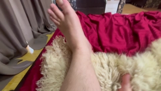 Very big feet and soles and a nice fur