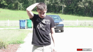 ホットな若いスタッド、イーライ・リンカーンとキャメロン・テイラーはチンポを舐め、一緒にオナニーし、その後ディープアナルファックと射精を楽しむ