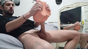 Bony Babyron dans un solo efficace et juteux - Gaysight.com