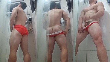 SaymonFitness no banho cheio de tesão no pau