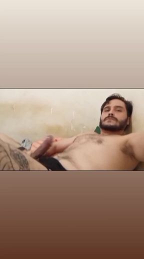 BR traveller into couchsurf with interracial masc hard VERS fun. Would you host ?