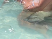 TRADIMENTO ITALIANO - Seduce e scopa il fidanzato dell'amica durante festa in piscina