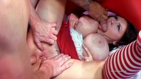 En recevant plusieurs bites dans son gros cul, c&rsquo_est No&euml_l pour Daphne Rosen !