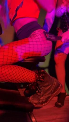Step right up to my kinky korner ! 🎉