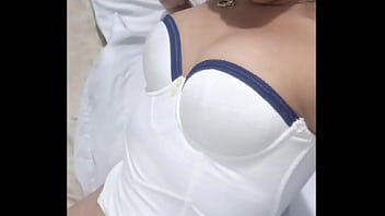 Madrastra de 25 a&ntilde_os culona labios gruesos vaginales anda cachonda buscando a qui&eacute_n follar