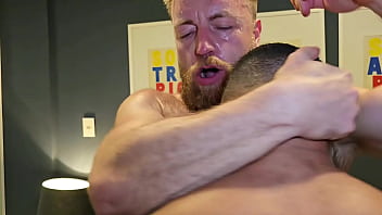 MACHO GRINGO COME CU DE PASSIVO BOMBADO QUE USAVA CALCINHA