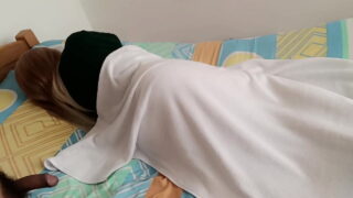 Due giovani figliastre colombiane si fanno distruggere il culo in un intenso sesso anale gay e con eiaculazioni