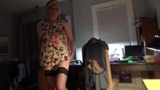 Vídeo casero de una chica sola, amateur, madura, estadounidense, travesti, gordita, puta gay, follada por el culo