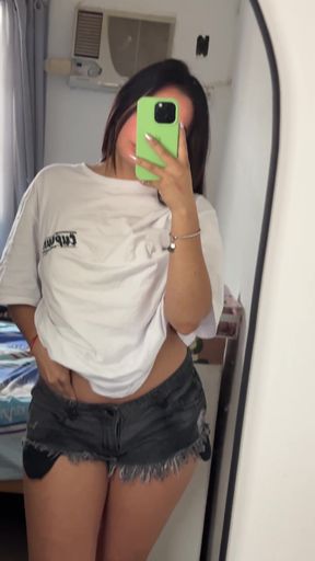 Teen onlyfan shows off her tits