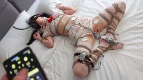 FX60-Asian girls reach orgasm using vibrators while bound by ropes.