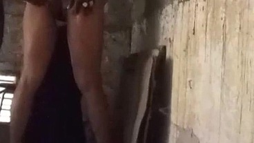 Suce et baise avec un inconnu dans le sous sol