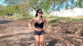 Passeando pelas ruas e pagando boquete com direito a leitinho na cara