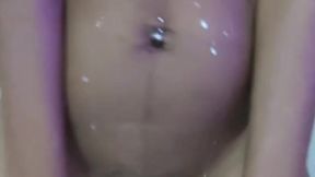 Amante desesperada lamber tetas e gozar com desejo intenso