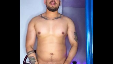 Macho bisexual bailando se masturba su gran polla mexicana ! Saca mucho semen