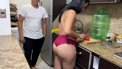 I found a Beautiful Milf Cooking in a Very Sexy Bikini with her Huge Arse