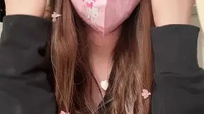 Curvy amateur gives intense squirting orgasm on videocall