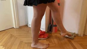 CHLOE FINDS CUM IN HER SHOE AFTER GYM - MOV HD