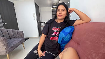 Me aprovecho de linda latina sin dinero para pagarme por un encargo y tengo sexo duro con ella y me le vengo adentro de su culo.