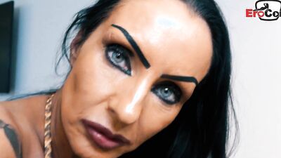 Deutsche reife Tattoo Milf trifft Studenten zum AO Sex