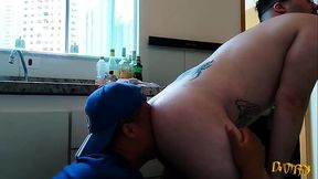 Meu marido chegou do trabalho e j&aacute_ quis me comer na cozinha