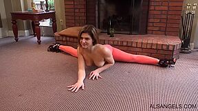 Photoshoot - Acrobatic Girl Leah Gotti