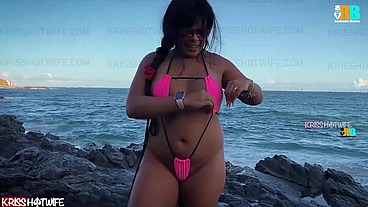 Aventura com Casal. Cuckold da Kriss Hotwife filmando esposa namorando com negão dotado Realizador Baiano pelas ruas e praias de salvador . Exibicionismo e muito sexo ao ar livre com mulher de
