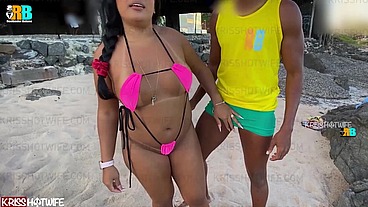 Aventura com Casal. Cuckold da Kriss Hotwife filmando esposa namorando com negão dotado Realizador Baiano pelas ruas e praias de salvador . Exibicionismo e muito sexo ao ar livre com mulher de