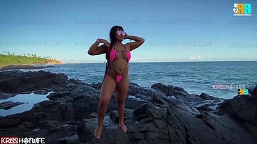 Aventura com Casal. Cuckold da Kriss Hotwife filmando esposa namorando com negão dotado Realizador Baiano pelas ruas e praias de salvador . Exibicionismo e muito sexo ao ar livre com mulher de