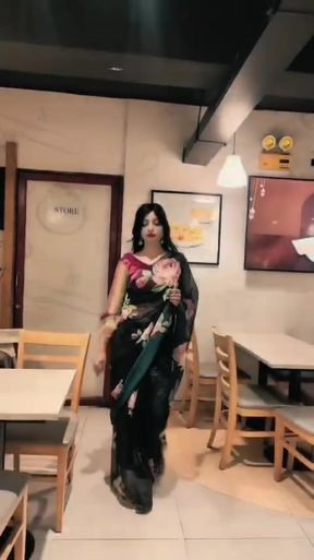 Hot desi amateur babe goes viral on TikTok