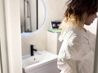 I asked PUNK-GAL for some SHOWER NUDES and got this...