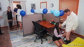 Vanessa Sky, John Vanessa And John Strong In Finger-deep In Ass At The Office