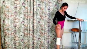 Milana Flexy spreading legs like a gymnast