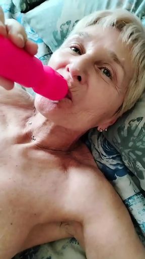 Lory masturbates with a vibrator