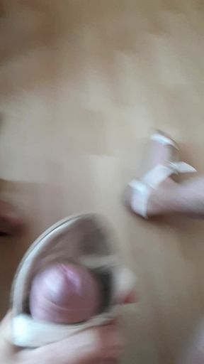 I&#039;m fucking my girlfriend&#039;s sandals.