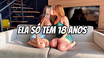 Ela s&oacute_ tem 18 aninhos mas &eacute_ cheia de fetiches