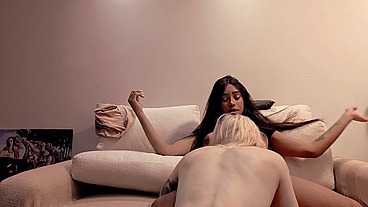 BLONDE WHITE FEMBOY LOVES BIG BLACK SHEMALE COCK – TRANS GIRL TAKES BBC