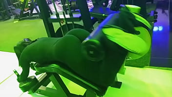 Linda Boliviana le encanta mostrar el culo en el Gym - Sunilda Fitnes