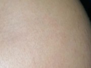 MUJER CALIENTE SE MASTURBA CON CONSOLADOR