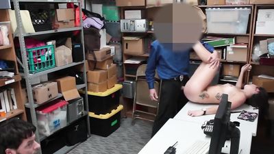 Boarder police to save his friend's daughter from jail
