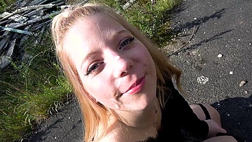 LOLA (19) Naiv und unerfahren OHNE KONDOM GEFICKT UND IN DIE FRESSE GESPRITZT