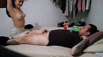Mi Hermosa Madrastra necesita Tomar las Medidas de su Cuerpo para mandar hacer un Vestido y yo Aprovecho Para Tocarla por el Culo