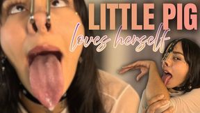 little pig loves herself