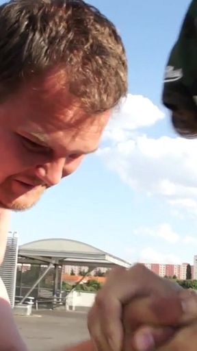 Muscles Vs. Technique Arm Wrestle Battle