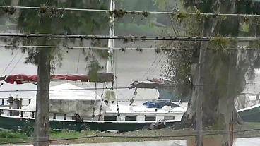 B 13 PERLA LOPEZ NINFOMANA, LA PSICOLOGA, se va a pasar el fin de semana a su casa de entre rios, a ver sus peliculas y masturbarse lindo, sorpresas...sexo duro ... parte 1 capitulo 13