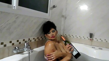 B 13 PERLA LOPEZ NINFOMANA, LA PSICOLOGA, se va a pasar el fin de semana a su casa de entre rios, a ver sus peliculas y masturbarse lindo, sorpresas...sexo duro ... parte 1 capitulo 13