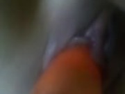 Rica cogida con la zanahoria