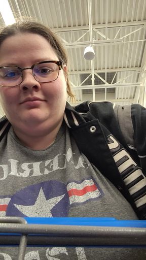 Bratbarbie95 flashing titties in Walmart!