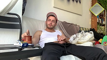 Bienvenue David Luca ! Mets toi à l'aise et tape toi une queue