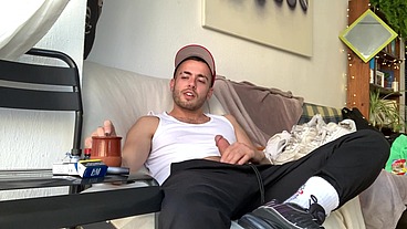 Bienvenue David Luca ! Mets toi à l'aise et tape toi une queue