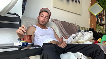 Bienvenue David Luca ! Mets toi à l'aise et tape toi une queue